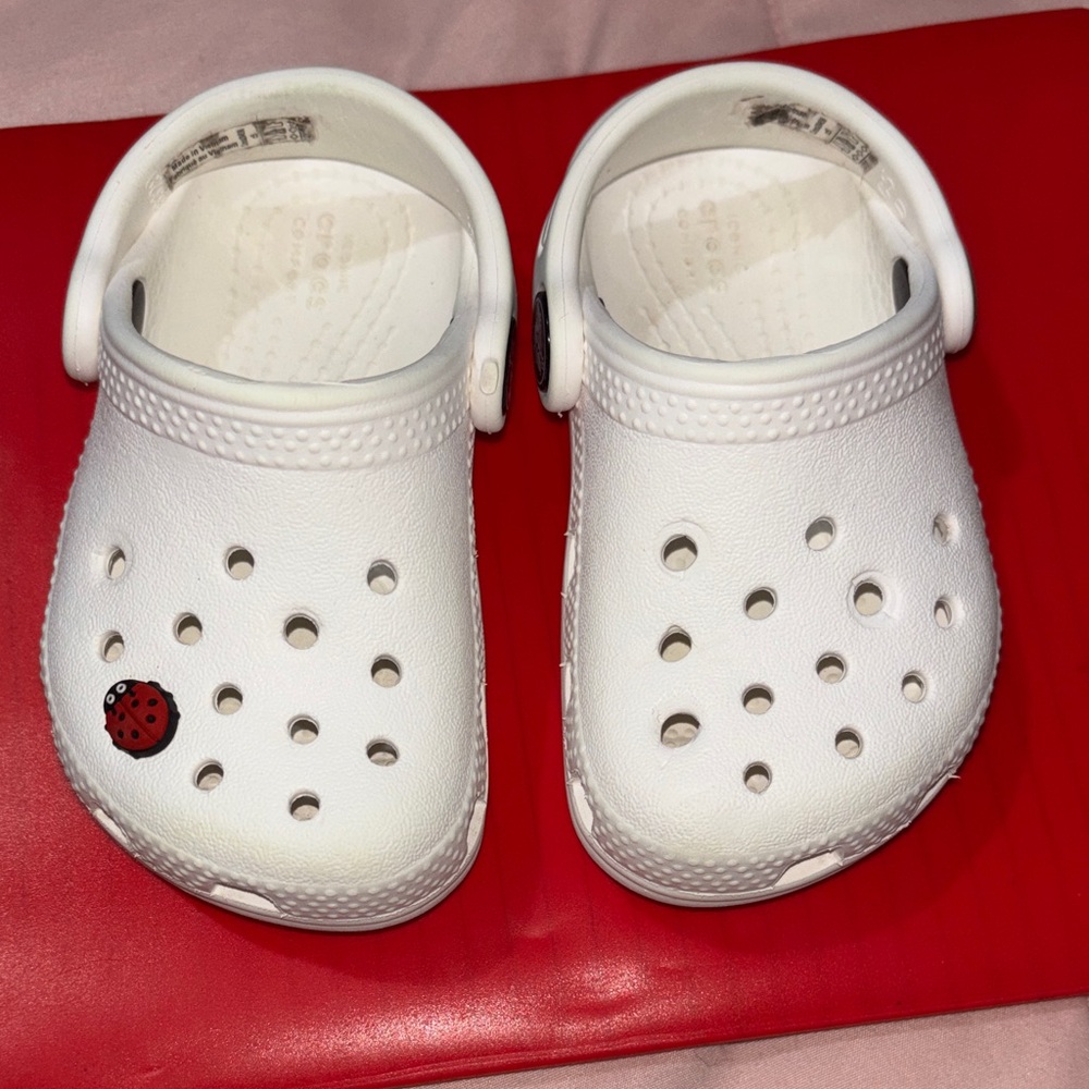 CROCS Kids White Clogs with Ladybug Charm
